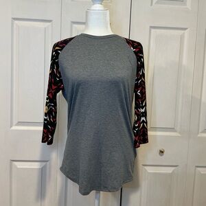 🍏 Lula Roe Gray Top with Patterned Sleeves - Medium